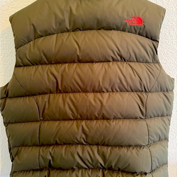 The North Face Green Puffer Vest with Pink Logo - Picture 4 of 4